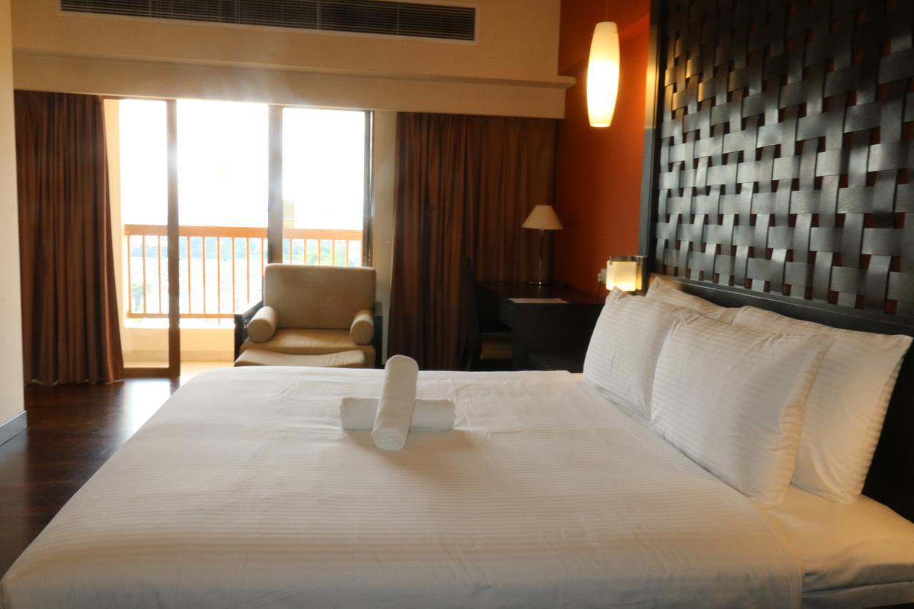 Millennium Suite At Pyramid Tower Petaling Jaya Εξωτερικό φωτογραφία